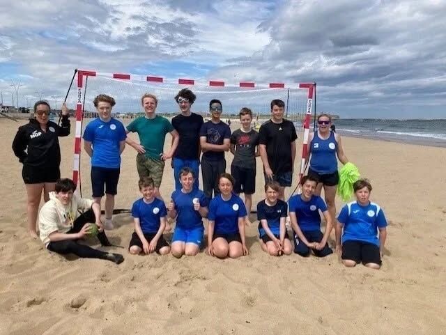 Today was the turn of our junior Vikings to enjoy some beach handball fun and pick up their end-of-season awards 🏖🤾‍♂️🤾🏼‍♀️🏅😎
#handballfun #beachhandball #juniorvikings #vikingsawards #newcastlehandball #newcastlevikings